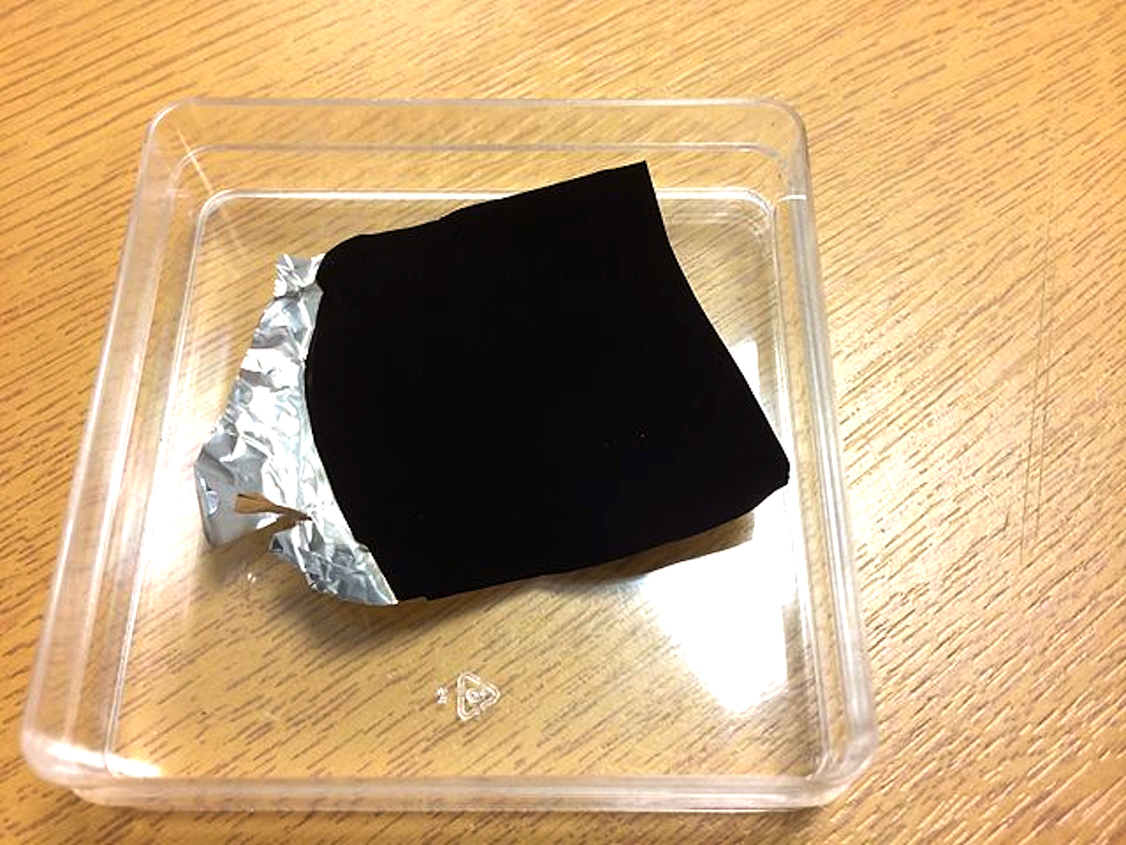 Поставь самый темный. Vantablack 2. Черный цвет поглощающий 99 света. Материал вантаблэк. Вантаблэк Vantablack.