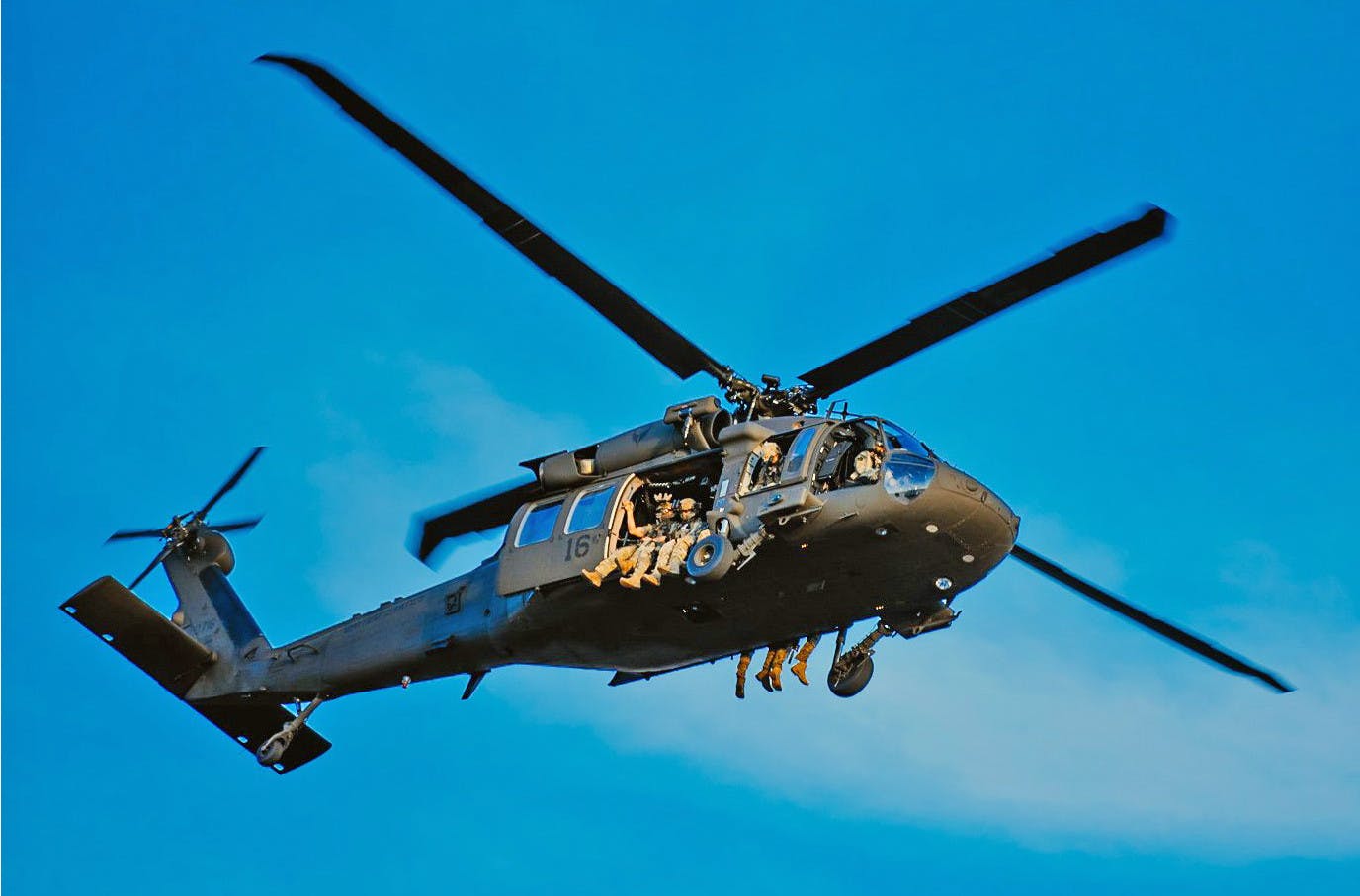 Elite FBI force’s helicopters over fly Washington DC (foto What Does It