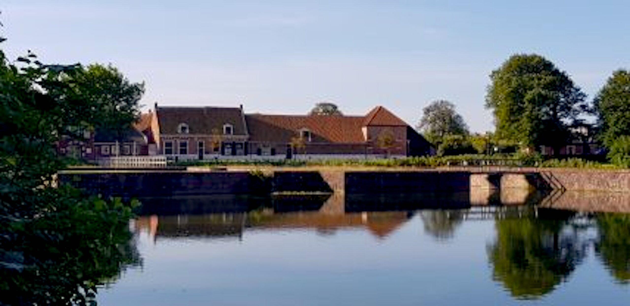 Slotkwartier in Egmond aan den Hoef (foto Flessenpost uit Egmond) Rob