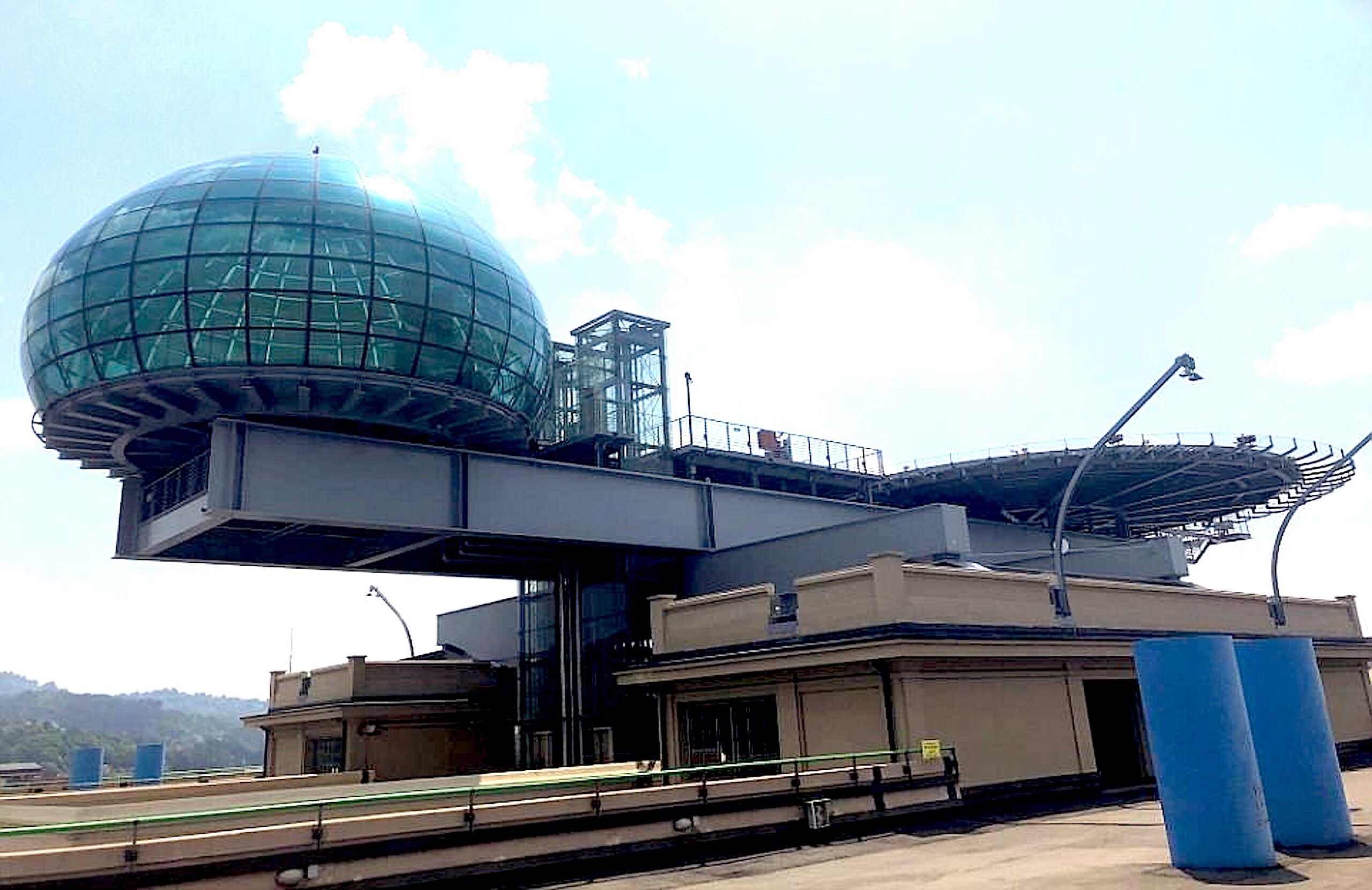 ubble rooftop meeting room and helipad designed by Renzo Piano, Unkmown